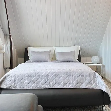 Nyaraló Windspiel Kleeden